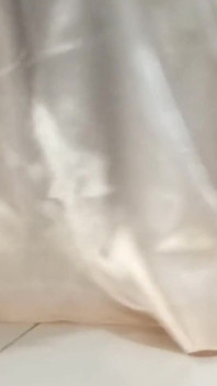 Travestiet spuit met satijnen organza schattige jurk