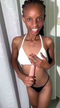 Sunny de volta onde ele levou sua virgindade na cam