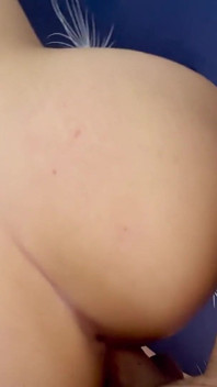 mainne apne bos ki eshiyaee mahila ko uske bahut tang chhedon aur bari gand se choda, vah dogi stail men apni hot choot ke andar mera 21 semi bara land chaahti thi