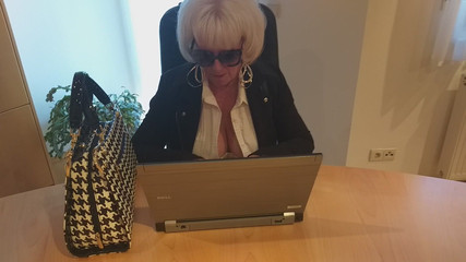 PureVicky66: Pretty Secretary Inserts a Dildo During the Break