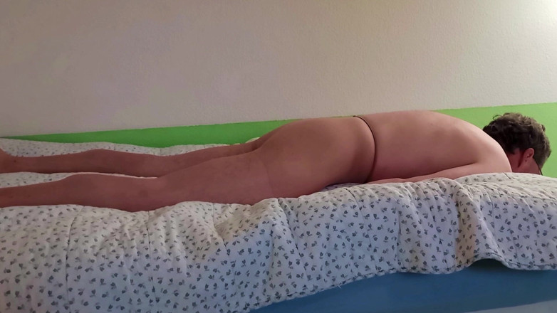 Mark Hannes: Pantyhose Hump Masturbation