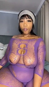 Hony bbw, která to plácá a masturbuje