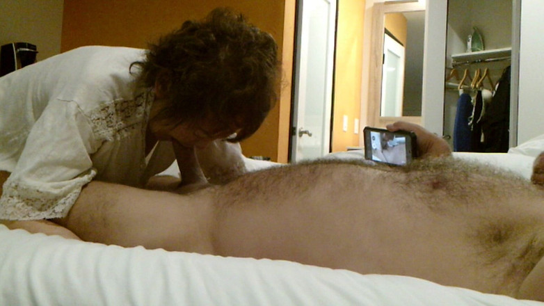 Cock Sucking Granny: 吮吸鸡巴的奶奶享受主人的鸡巴