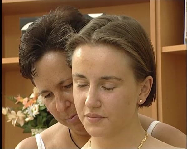 YOUR FIRST PORN: Lesbische Stiefmutti Bestrafft Mich - Cynthia &amp;angie lésbica madrasta me castiga