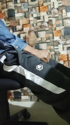 Saya berpinggir begitu keras sehingga saya hampir meletup, tonton saya hilang kawalan