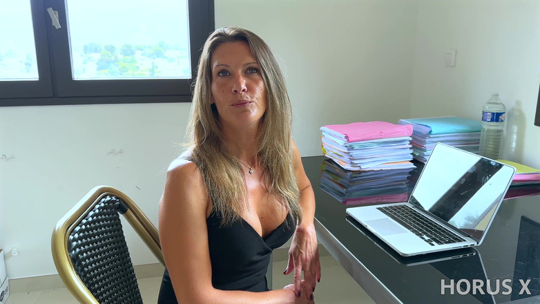 Horus X: Büyük memeli Fransız orta yaşlı seksi kadın milena aygıra biniyor