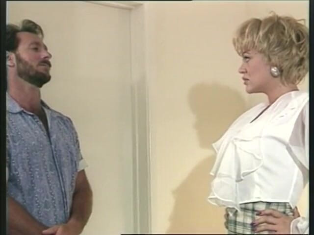 Lucky Cooch: Sexy rubia milf está lista para un poco de acción...