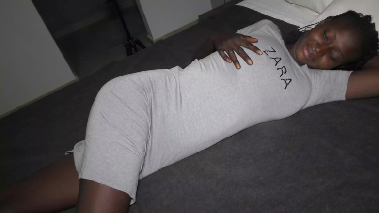 Bam-bulax: Levrette, romance sur le lit, vidéo maison