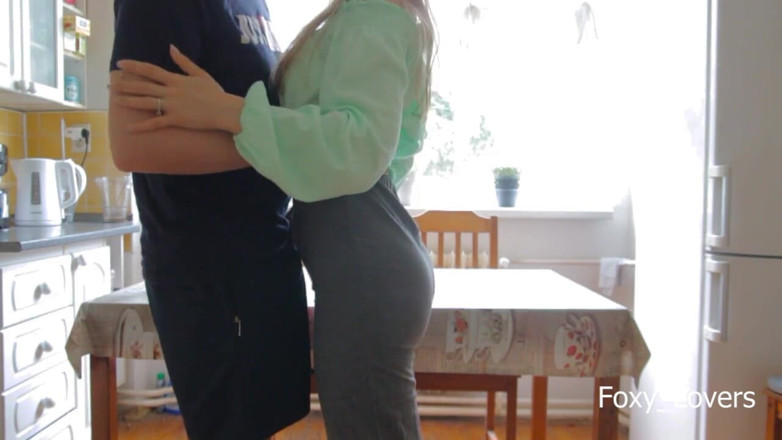 Foxy_Lovers: ¡Me follo duro a mi compañera de cuarto de la...