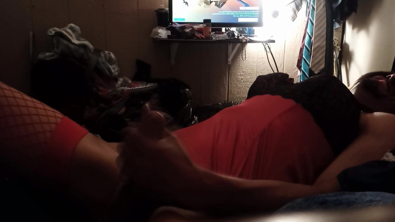 Wicked studios: Travestiet in rode lingerie