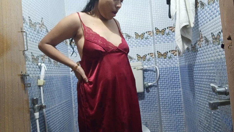 Telugu Couple: Bini Telugu sebenar melancap semasa mandi