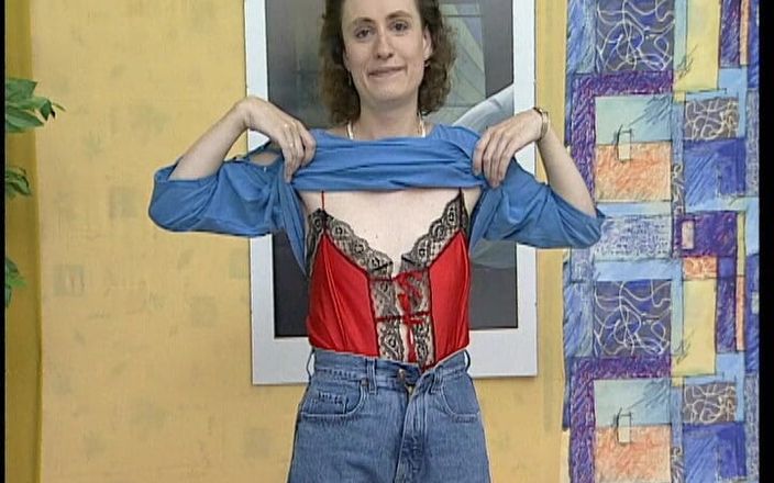 YOUR FIRST PORN: Luder sanja stopft beide loecher - sürtük sanja her iki deliği...