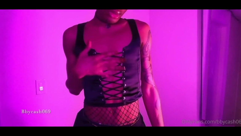 Bbycash 69: Mông và lưới cá