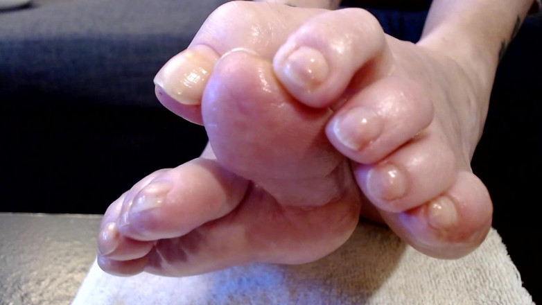 Abby Anna: Longas unhas naturais dos pés oleados