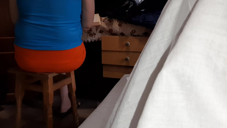 Lesbian-candys: Zatímco moje sousedka píše svůj termínový papír, její přítelkyně mě...