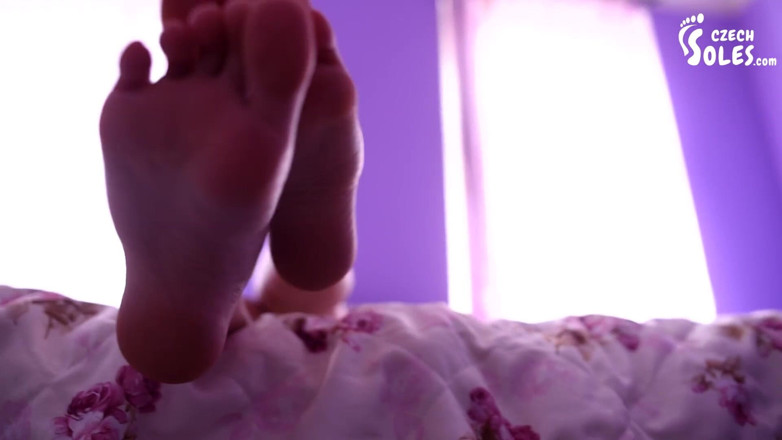 Czech Soles - foot fetish content: Paparazzi viene punito e umiliato