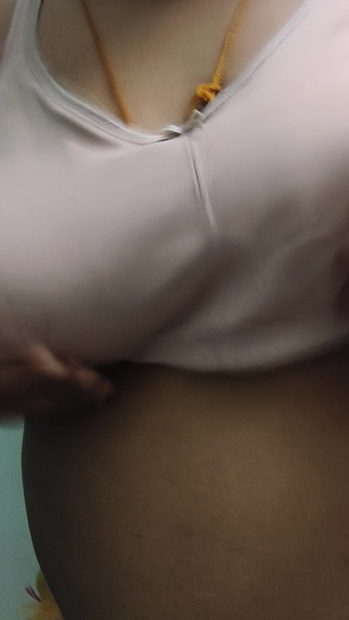 Tamil Dusky Anushiya: Tu aimes mes seins