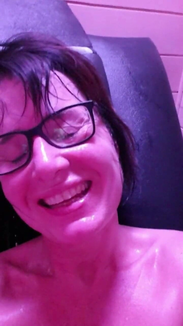JulieEroticDress: Sauna kutusunda orgazm