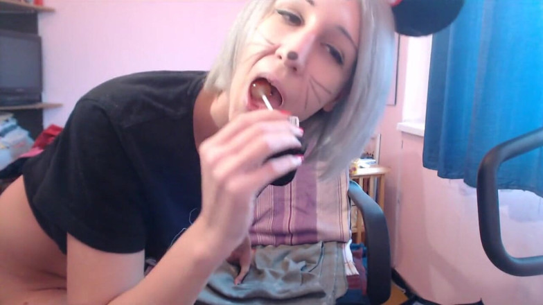 Cuteblonde666: meri pyari choot men lolipop