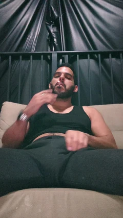 Te voy a convertir en la mejor puta sucia que puedas ser