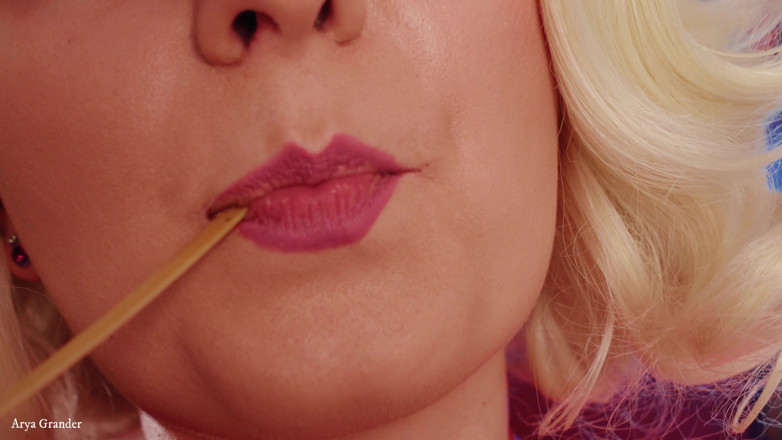 Arya Grander: Food fetish: eating video latex blonde girl