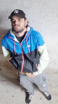 Într-o clădire abandonată unde merg să mă masturbez