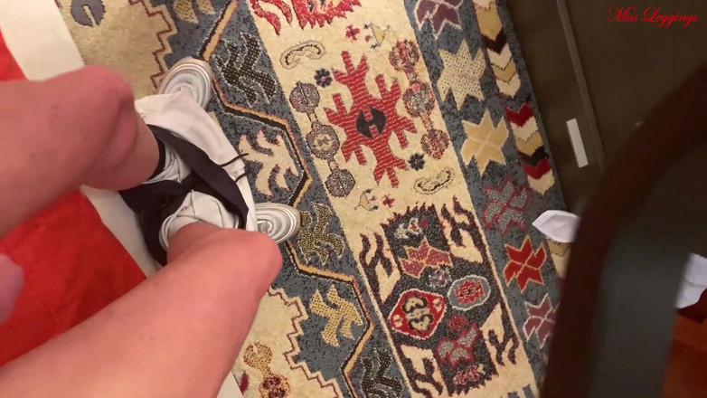 MissLeggings: Proefbabysitter krijgt sperma binnen om de baan te krijgen