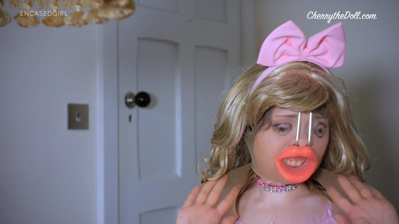 Cherry The Doll: Nylon obudowa