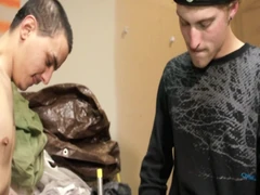 Jizz älskare scen-1_horny kompisar runkar iväg tillsammans och dricker varandras sperma