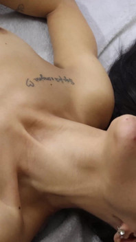 Un ragazzo scopa il culo di mia moglie mentre mi masturbo!