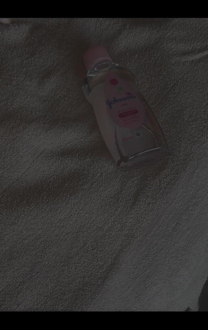 Ella Muprhy: 오일을 은 솔로 발 마사지