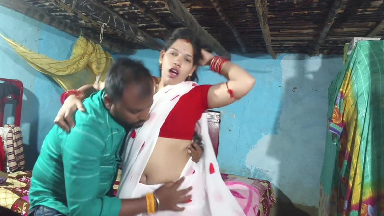 Sona bhabhi: Hot Indian Desi Bhabhi Romance and Kissing Scenes and Fucked...