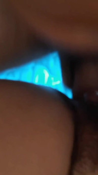 Masturbando a cabeça do meu pau com a cabeça do clitóris da minha esposa.