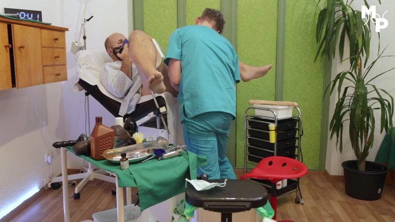 Marcus Pollack Gay: Perverzní doktor nacpe zadek rukama a silikonovými hračkami