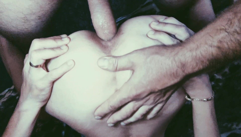 Hotlia: Filmare de acasă cu actori porno
