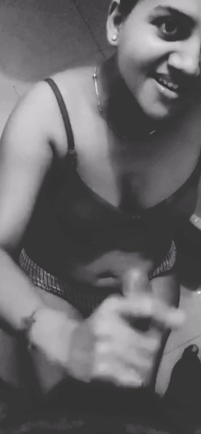 Sanayababhi: Shii, jangan keluar di wajahku, di kamar mandi teman