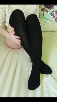 Aku punya kaus kaki baru. Kamu suka nggak?