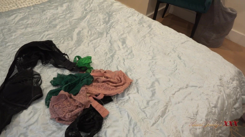 Aunt Judy's XXX: Mosterjudysxxx - Din Bystiga BBW Hyresvärdinnan Becky Fångar Dig Med Hennes...