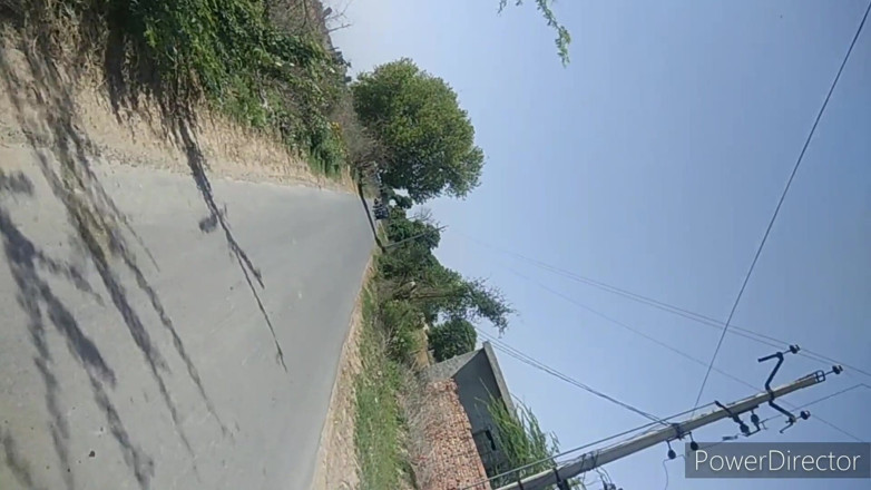 Husband wife: 私はバイクでイチャイチャした女の子に会い、私のペニスを振り始めました、彼女はフェラチオを求めました