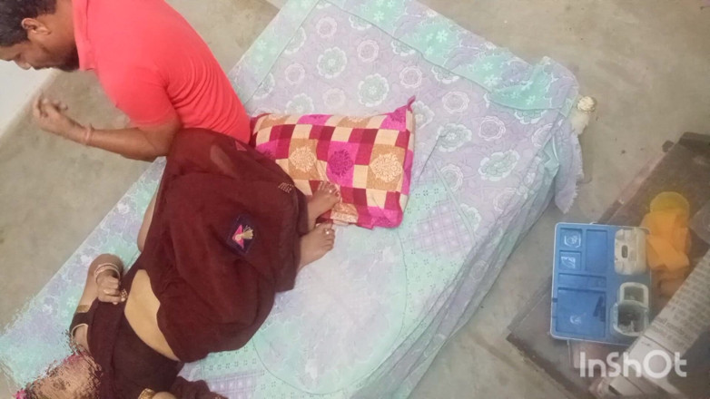 Bed: Bhabhi seksi Uttar Pradesh dikongkek di rumah