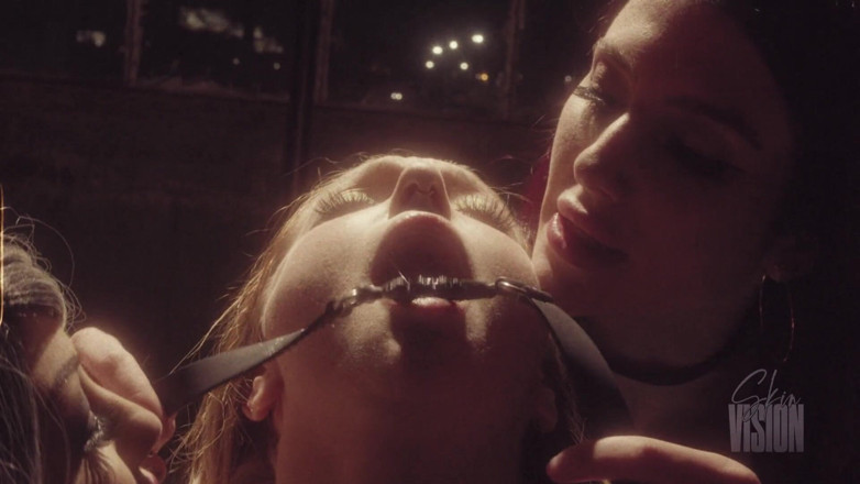 SkinVision: Le streghe del sesso lesbico corrompe l'innocente - luna luxxx &amp; kasara...
