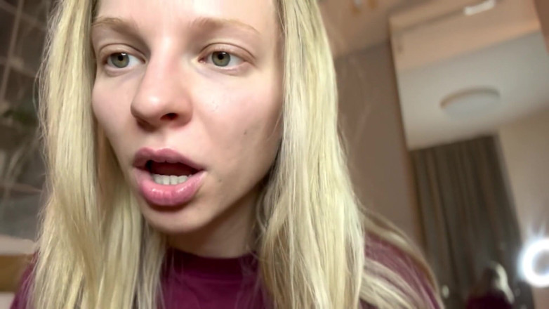 Goddess_Bella_Rae: La déesse dominante te fait sissifier intensément, jeu de rôle...