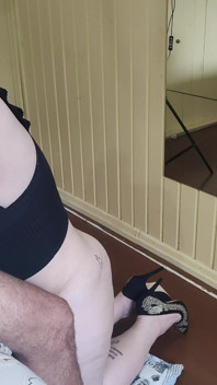 Calda matrigna bionda culo grosso in tacchi alti seduta sgrilletta la figa pelosa Dando a bbc creampie mangia sborra parte 4