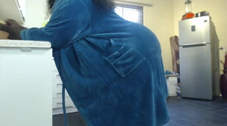 Legendary Booty Overdose: 黑人胖美女自慰并摇晃她的大屁股