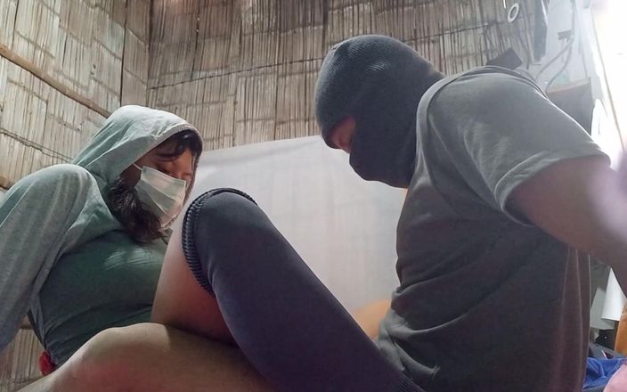 Martin13: Ma belle-fille me masturbe avec ses pieds ! Nouvelle expérience sexuelle...