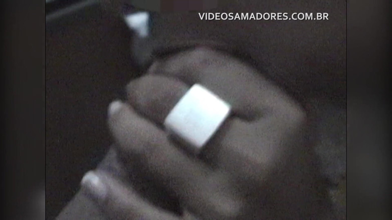 Amateurs videos: La donna golosa mostra come assaggiare un cazzo grosso e...