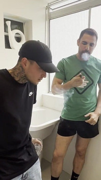 Kyle Fox Takes Erick Diaz Giant Cock
