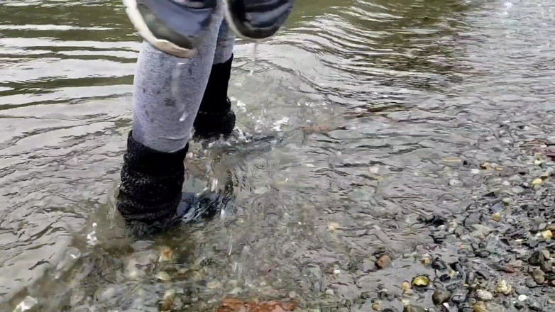 Nerdy_faery: Sırılsıklam ıslak çoraplar ve sidik