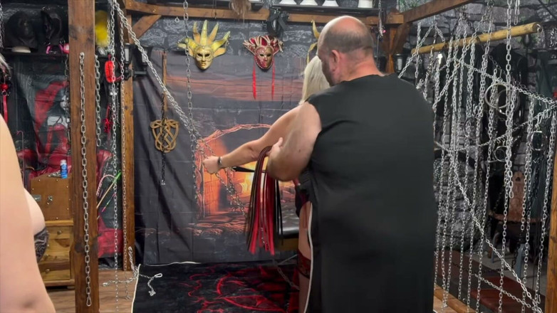Lanista_Bear: Teil 5- Lanista Bear bringt roter Ruby die Kunst der professionellen...