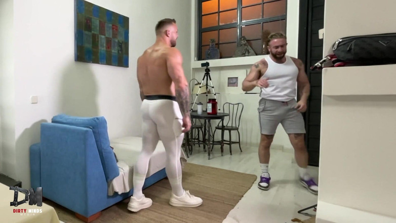 Dirty minds media: Fratele meu heterosexual de la sală